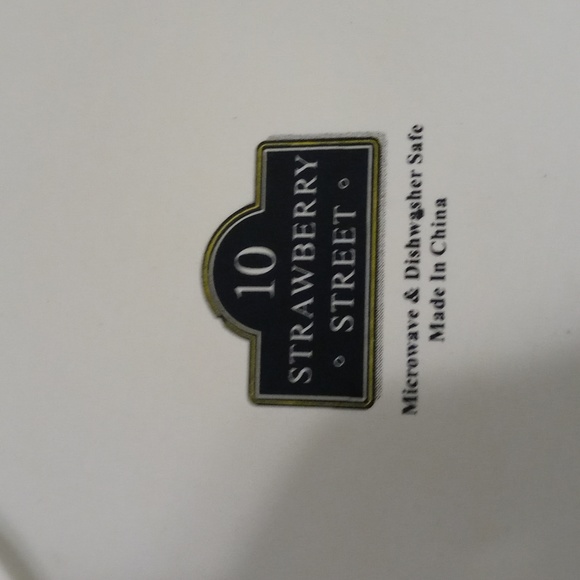 Set of Four Party Plates - Picture 3 of 3